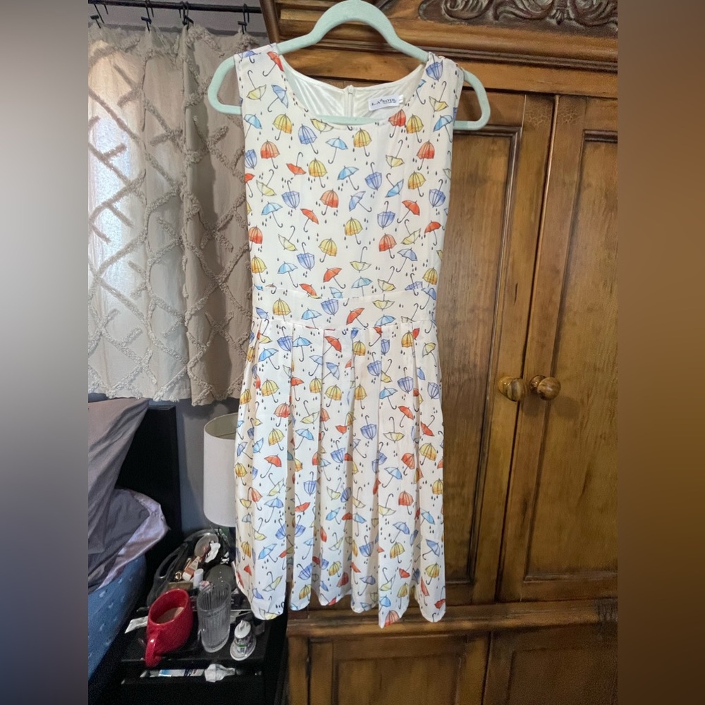 LA Soul/Modcloth Cream colored umbrella print midi sleeveless dress Large.